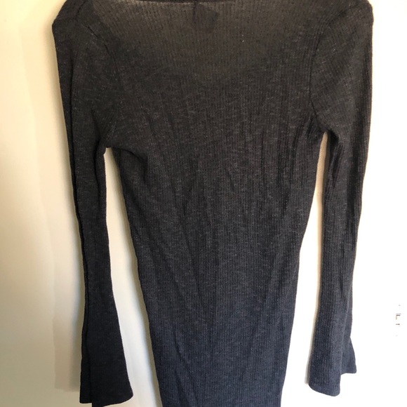 Gray v neck long sleeve top - Picture 2 of 2